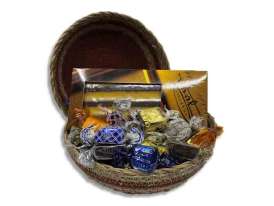 Cesto Red. Bicolor/ Turrón, Vasquitos y Nesquitas